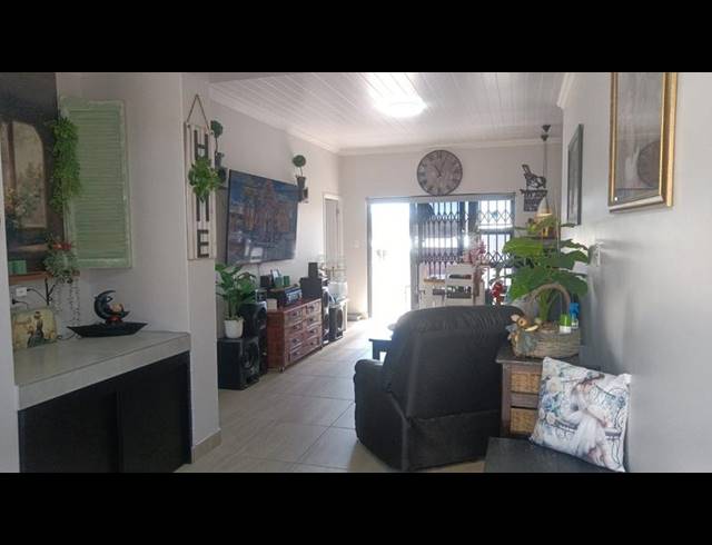 2 BEDROOM HOUSE FOR SALE IN REEBOK